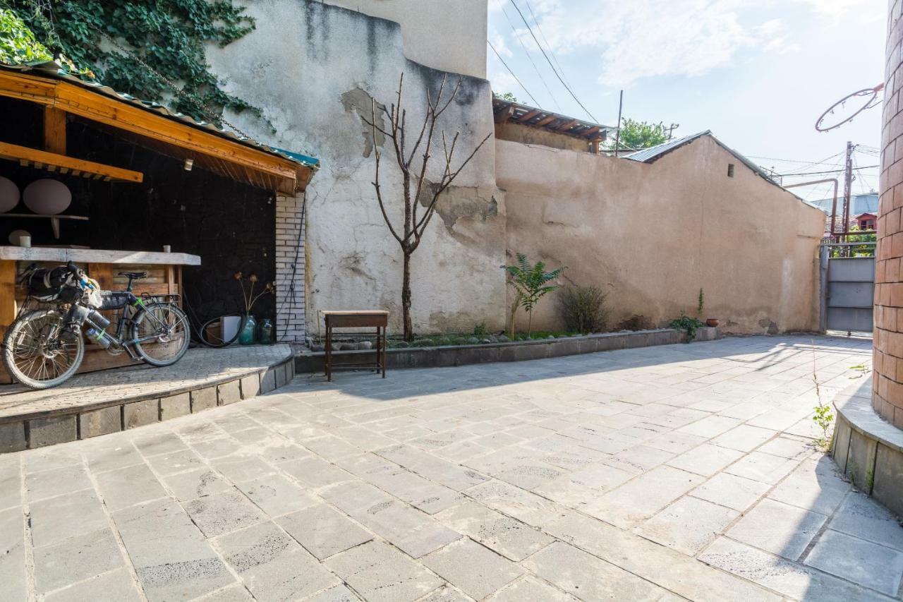M42 Hostel Tbilisi Eksteriør billede